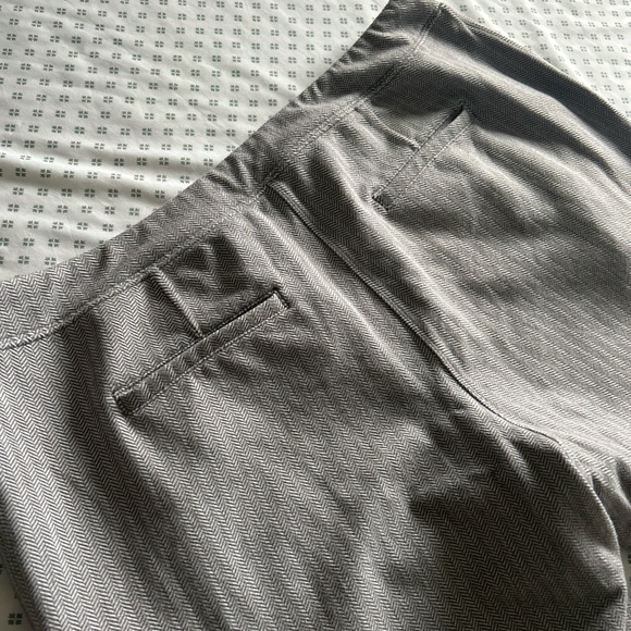 Gorgeous gently used Lululemon cropped stretch drawstring, trousers. - Picture 2 of 5
